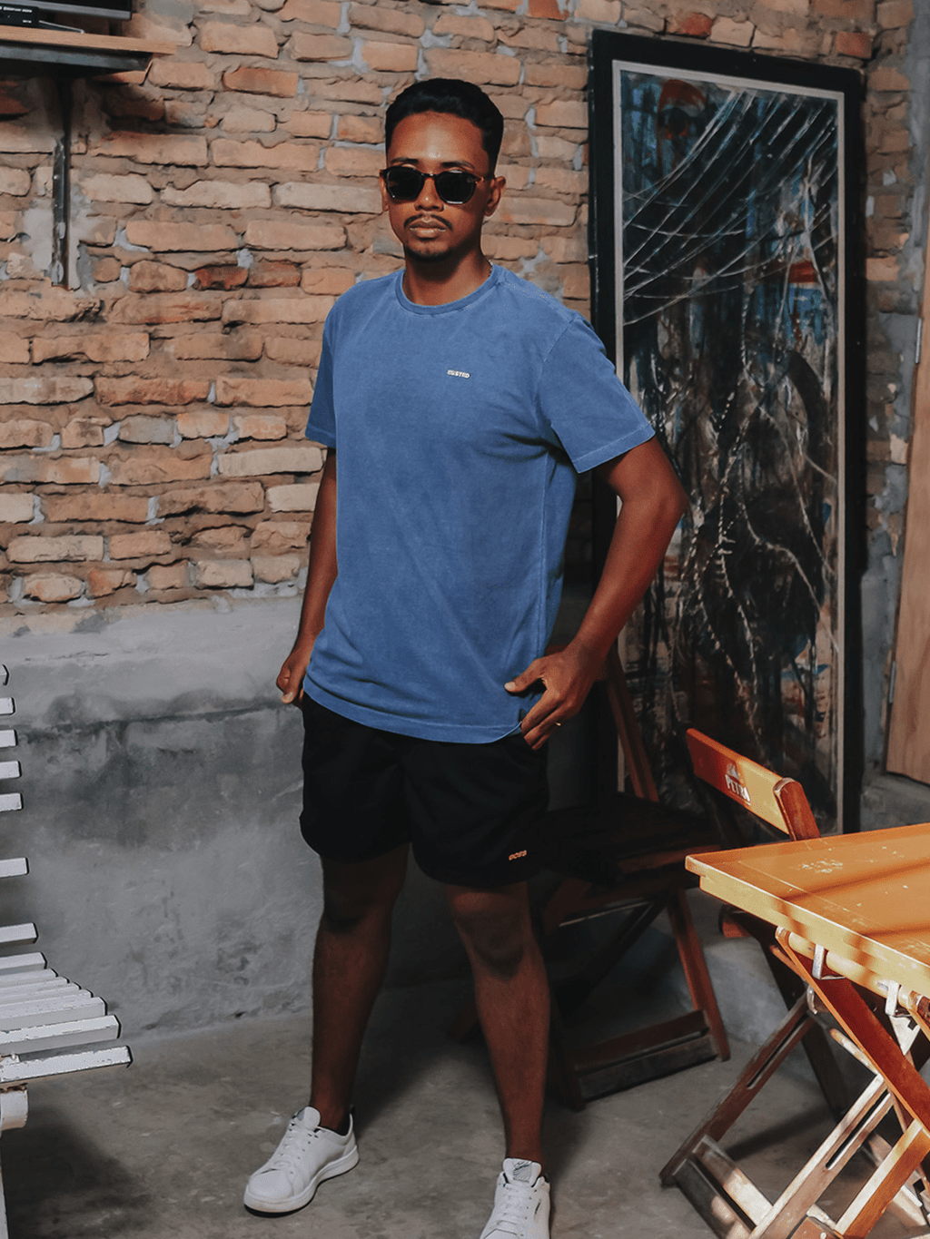 Camiseta Regular Estonada Azul