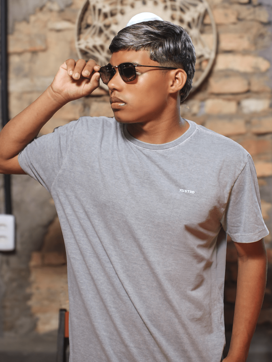 Camiseta Regular Estonada Cinza